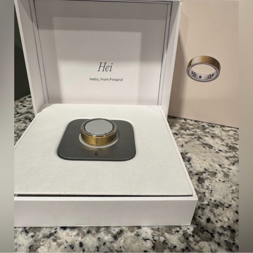 Oura Ring with Charger- Gold, Size 10